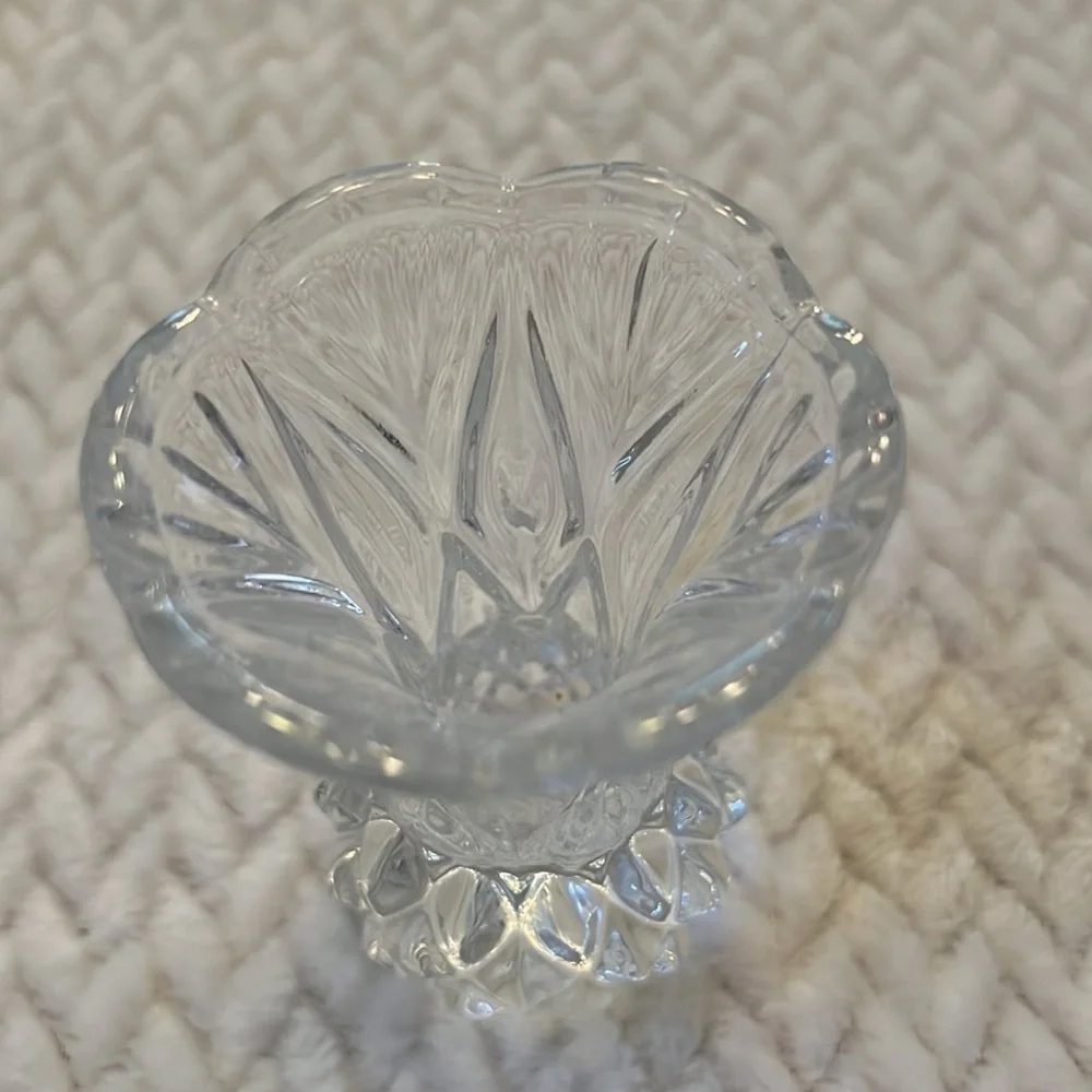 Vintage Elegant Clear Glass Posey Bud Vase Scallop Top Fans & Diamond Design